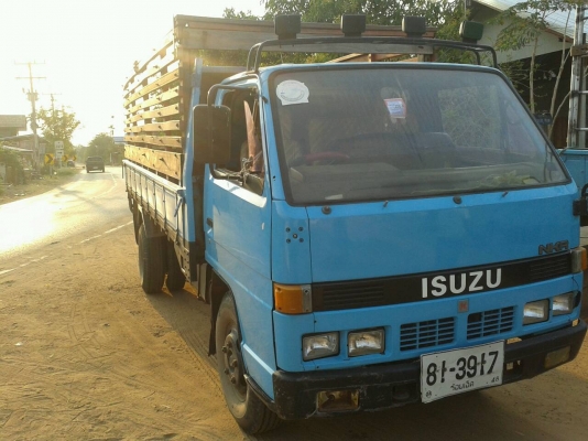 ขายด่วน ISUZU NKR 110 ขาย 285,000 บาท  สีสวยๆ ทั้งคัน เครื่องดี คัดซีส์สวย เอกสารพร้อมโอน