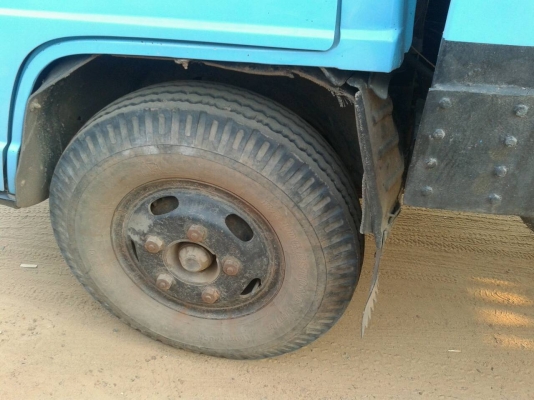 ขายด่วน ISUZU NKR 110 ขาย 285,000 บาท  สีสวยๆ ทั้งคัน เครื่องดี คัดซีส์สวย เอกสารพร้อมโอน