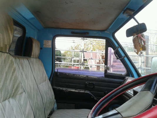 ขายด่วน ISUZU NKR 110 ขาย 285,000 บาท  สีสวยๆ ทั้งคัน เครื่องดี คัดซีส์สวย เอกสารพร้อมโอน