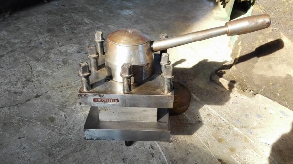 **** Sold **** ป้อมมีด COLCHESTER Made in England ใช้กับแท่นกลึง 6-8 ฟุต เป็นของใหม่ 100\% สวยพร้อมใช้.