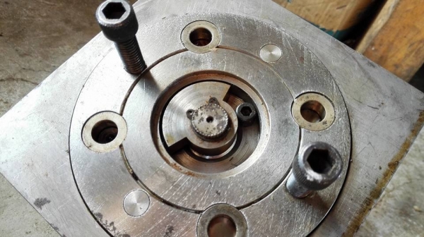 **** Sold **** ป้อมมีด COLCHESTER Made in England ใช้กับแท่นกลึง 6-8 ฟุต เป็นของใหม่ 100\% สวยพร้อมใช้.