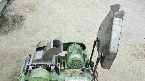 เครื่องบดสับระเอียด HOSOKAWA MICRON JAPAN ห้องบดใบสับเป็นสแตนเลส สภาพใหม่พร้อมใช้งาน.