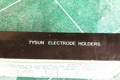 หัวเชื่อมอย่างดีทนๆ  (ชุดจับลวดเชื่อมไฟฟ้ามีเข้ามาแค่ 80 อัน) สำหรับงานเชื่อม TYSUN ขนาด 500 A.  หัวจับลวดเชื่อมใหญ่ ทนกระแสได้สูง ทนความร้อน
