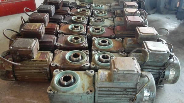 มอเตอร์เกียร์(ซูบากิ) TSUBAKI HYPOID JAPAN 0.5 HP 380V. มีเบรคในตัว ทด 1:50 ความเร็วรอบ 30 RPM.วิ่งเงียบทุกตัวพร้อมใช้