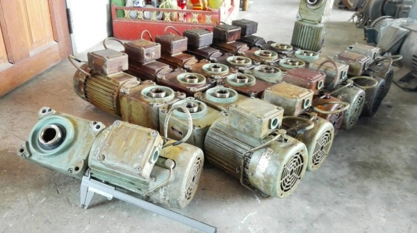 มอเตอร์เกียร์(ซูบากิ) TSUBAKI HYPOID JAPAN 0.5 HP 380V. มีเบรคในตัว ทด 1:50 ความเร็วรอบ 30 RPM.วิ่งเงียบทุกตัวพร้อมใช้