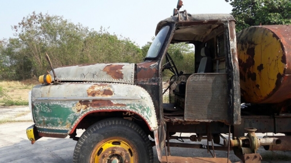 รถบรรทุกน้ำหัวยาว ขนาด 10 ล้อ ขนาด 160 แรงม้า จดทะเบียนปี 2546