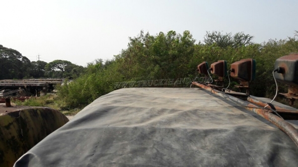 รถบรรทุกน้ำหัวยาว ขนาด 10 ล้อ ขนาด 160 แรงม้า จดทะเบียนปี 2546