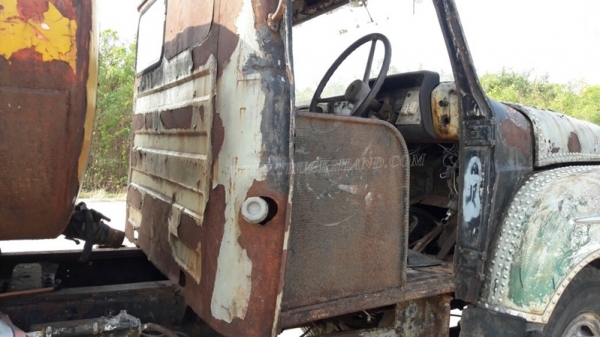 รถบรรทุกน้ำหัวยาว ขนาด 10 ล้อ ขนาด 160 แรงม้า จดทะเบียนปี 2546