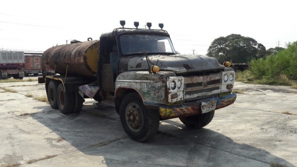 รถบรรทุกน้ำหัวยาว ขนาด 10 ล้อ ขนาด 160 แรงม้า จดทะเบียนปี 2546