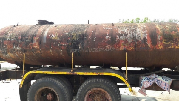 รถบรรทุกน้ำหัวยาว ขนาด 10 ล้อ ขนาด 160 แรงม้า จดทะเบียนปี 2546