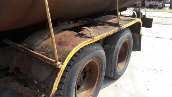 รถบรรทุกน้ำหัวยาว ขนาด 10 ล้อ ขนาด 160 แรงม้า จดทะเบียนปี 2546