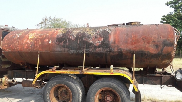 รถบรรทุกน้ำหัวยาว ขนาด 10 ล้อ ขนาด 160 แรงม้า จดทะเบียนปี 2546