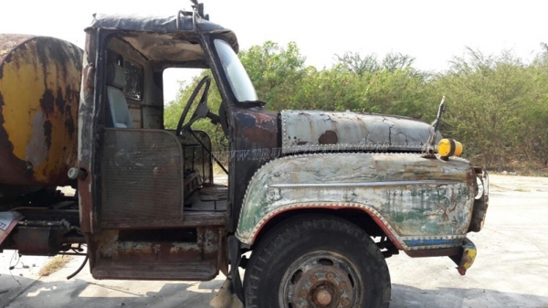 รถบรรทุกน้ำหัวยาว ขนาด 10 ล้อ ขนาด 160 แรงม้า จดทะเบียนปี 2546