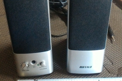 ลำโพงตั้งโต็ะ ยี่ห้อดังของเมริกา  BUFFALO มีชุดขยายเสียงให้ดังขึ้น .