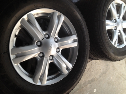 ขายล้อแม็กพร้อมยาง ISUZU MU-X ขอบ 17 สภาพใหม่พร้อมยาง Bridgestone 255/65R17 ยางปลายปี 13