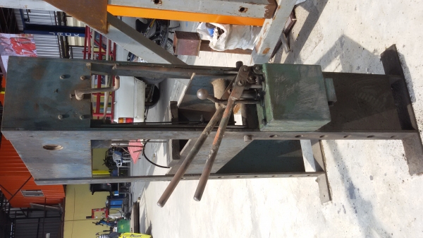 แท่นอัด 30 ตัน