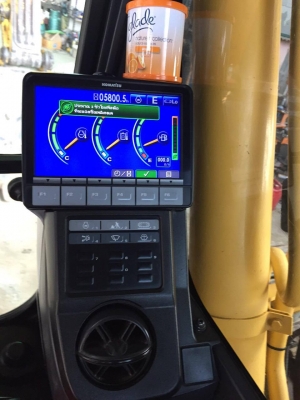 KOMATSU PC200-8MO (เจ้าของขายเอง)  รถปลายปี 2013 5,xxx ชม. ประกันศูนย์เต็ม ประตัวรถเต็ม สีเดิม รถสวย พร้อมใช้งาน  สนใจติดต่อด่วน 089-0854790