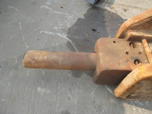 ขายหัวกระแทก สำหรับรถขุดขนาด 200 ของเก่านอก ภาพพร้อมใช้งาน ราคา 180,000 บาท