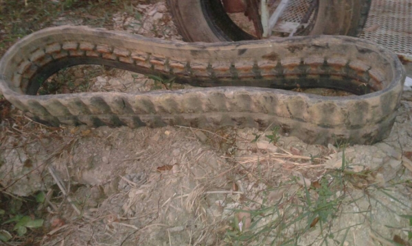 แทรคยางข้อห่าง มี 37 ข้อ และ 39 ข้อ สำหรับรถขนาด 20 &ndash; 30 ราคา เส้นละ 5,000 บาท