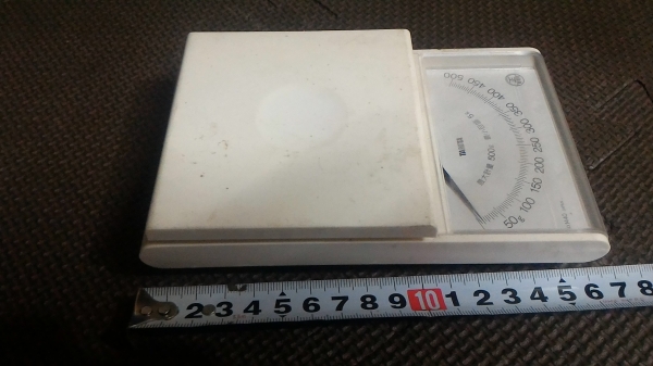 ตาชังของแบบละเอียด ยี่ห้อ TANITA จากญี่ปุ่น ชั่งได้สูงสุด 500 กรัม ความละเอียดที่ช่องละ 5 กรัม