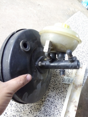 หม้อลมเบรคติดปั้ม audi 80