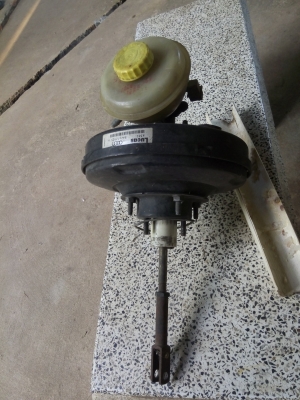 หม้อลมเบรคติดปั้ม audi 80