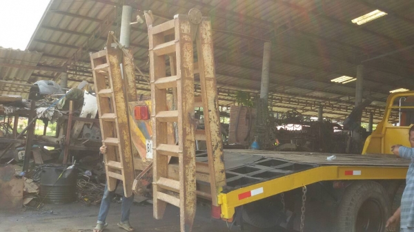 ขายด่วนหางบันได้เทเลอร์มีชุดไฮโดริกครบชุดเหล็กหนา5นิ้ว พร้อมใช้งาน