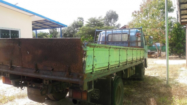 รถอีซูซู 6 ล้อ ( ไม่ดั้ม ) NPR 115 แรงม้า. ปี 37    สนใจติดต่อ  081 - 6079515