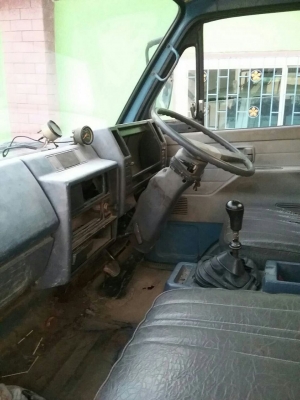 รถอีซูซู 6 ล้อ ( ไม่ดั้ม ) NPR 115 แรงม้า. ปี 37    สนใจติดต่อ  081 - 6079515