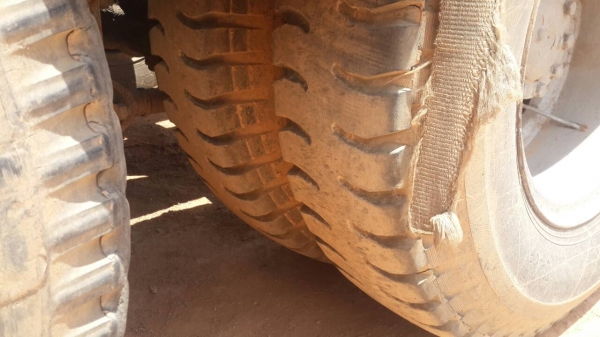 รถฮีโน่ 10 ล้อ หัวลาก เปอร์เฟีย FS270A - 260 แรงม้า. ปี 39    สนใจติดต่อ  081 - 6079515