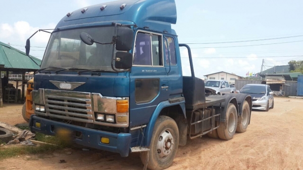 รถฮีโน่ 10 ล้อ หัวลาก เปอร์เฟีย FS270A - 260 แรงม้า. ปี 39    สนใจติดต่อ  081 - 6079515