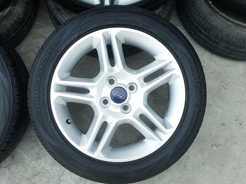 ขายล้อ Ford Fiesta16 พร้อมยางปี 4714  4 ล้อ