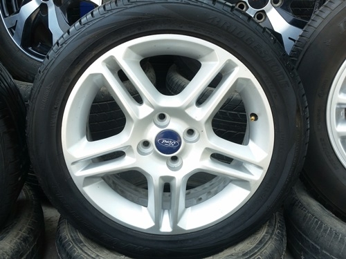 ขายล้อ Ford Fiesta16 พร้อมยางปี 4714  4 ล้อ