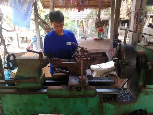 ขายแท่นกลึงขนาด 4 ฟุต กำลังไฟ 220 w สามารถใส่ 3 จับ  4 จับได้  แท่นกลึงถอดกลึงคอม้าได้ ราคา  65,000 บาท  ถ้าสนใจราคาสามารถต่อรองได้  ติดต่อ  (สมัย  088-5712073 , 087-8637056 )