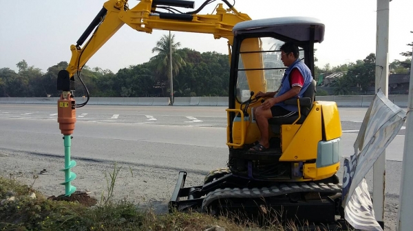 แม็คโครขุดดิน KOMATSU..PC28UU-2  เครื่องรุ่น 3D84 ราคาเบา ๆ