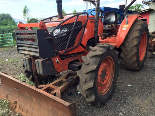 ปรับราคา !! Kubota ปี53 วิ่ง 4,000 ชม M7040 70แรง 2 เพลา มีอุปกรณ์ดันหน้า กับ หางหลังให้1ชิ้นครับ รถอยู่โคราช 370,000