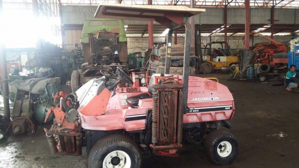 รถตัดหญ้าแต่งกรีน ขับเคลื่อน4ล้อ เครื่องดีเซล  นำเข้าจากนอก พร้อมใช้งาน