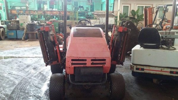 รถตัดหญ้าแต่งกรีน ขับเคลื่อน4ล้อ เครื่องดีเซล  นำเข้าจากนอก พร้อมใช้งาน