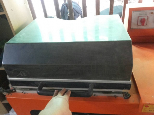 เครื่องซีลแพ็คและเป่าลมร้อนให้พลาสติกหดรัดให้แน่น ยี่ห้อ Alpha-Pack ใส่ม้วนพลาสติกที่จะแพ็คที่ด้านท้าย ตั้งเวลา อุณหภูมิต่างๆแต่ละจุดได้