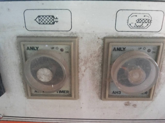 เครื่องซีลแพ็คและเป่าลมร้อนให้พลาสติกหดรัดให้แน่น ยี่ห้อ Alpha-Pack ใส่ม้วนพลาสติกที่จะแพ็คที่ด้านท้าย ตั้งเวลา อุณหภูมิต่างๆแต่ละจุดได้