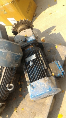 มอเตอร์เกียร์ทด FLENDER HIMMEL ขนาด 5.5 แรงม้า ของเยรมัน ทดแล้วหมุนที่  95 รอบต่อนาที แรงบิดเยอะขับโหลดได้เป็นตันๆ