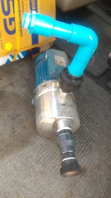 ปั๊มน้ำ caipeda จากอิตาลี ขนาด 1 แรงม้า ท่อ 1 นิ้ว แบบดันขึ้นได้สูงถึง 42.5 ม.ตัวเรื่อนปั๊มเป็นสแตนเลสใช้ไฟบ้าน 220 - 240 V. ได้ปริมาณน้ำมากถึง 4250 ลิตรต่อนาที ใช้กลางแจ้งได้ กันน้ำระดับ IP  54