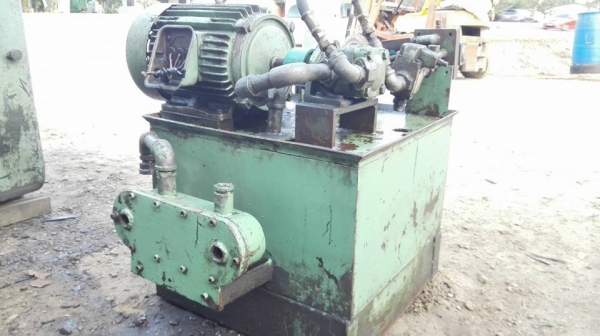 ปั้มน้ำมันไฮดรอลิค มอเตอร์ HITACHI JAPAN 10 HP 380V พร้อมวาล์วคอนโทรลไฟฟ้า วิ่งเงียบเครื่องเดินนิ่มพร้อมใช้