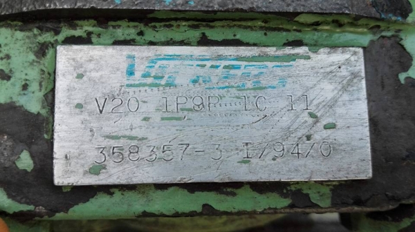 ปั้มน้ำมันไฮดรอลิค มอเตอร์ HITACHI JAPAN 10 HP 380V พร้อมวาล์วคอนโทรลไฟฟ้า วิ่งเงียบเครื่องเดินนิ่มพร้อมใช้