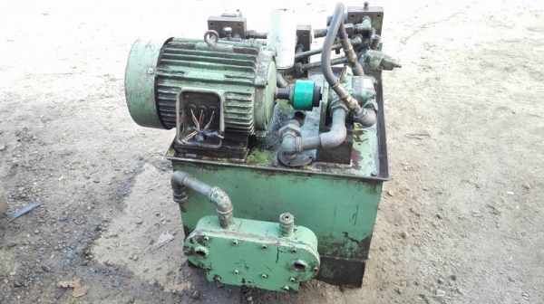 ปั้มน้ำมันไฮดรอลิค มอเตอร์ HITACHI JAPAN 10 HP 380V พร้อมวาล์วคอนโทรลไฟฟ้า วิ่งเงียบเครื่องเดินนิ่มพร้อมใช้