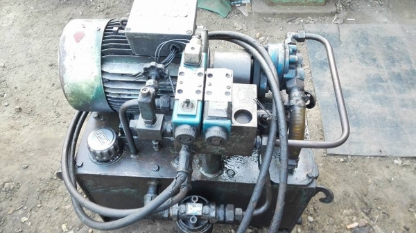 ==== Sold ==== ปั้มน้ำมันไฮดรอลิค มอเตอร์ 5.5 HP 380V พร้อมวาล์วคอนโทรลไฟฟ้า มาเทสได้พร้อมใช้งาน