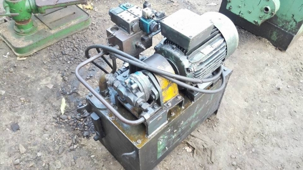 ==== Sold ==== ปั้มน้ำมันไฮดรอลิค มอเตอร์ 5.5 HP 380V พร้อมวาล์วคอนโทรลไฟฟ้า มาเทสได้พร้อมใช้งาน