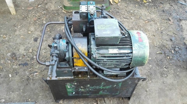 ==== Sold ==== ปั้มน้ำมันไฮดรอลิค มอเตอร์ 5.5 HP 380V พร้อมวาล์วคอนโทรลไฟฟ้า มาเทสได้พร้อมใช้งาน