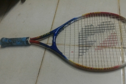 ไม้เทสนิส ยี่ห้อ BRIDGESTONE จากญี่ปุ่น อย่างดีคุณภาพสูงมาก น้ำหนักเบามากแค่ 180 กรัม แข็งแรงทนทาน