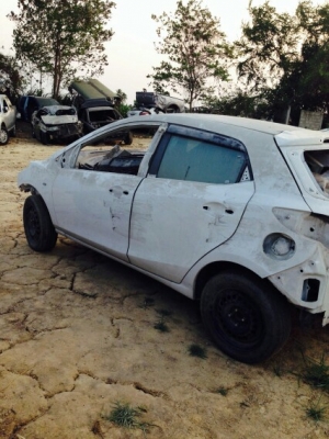 ซากมาสด้า 2 5ประตู เเยกขายเป็นอะไหลทุกอย่างทั้งคันมีหลายรุ่นเก๋งเเละกระบะ